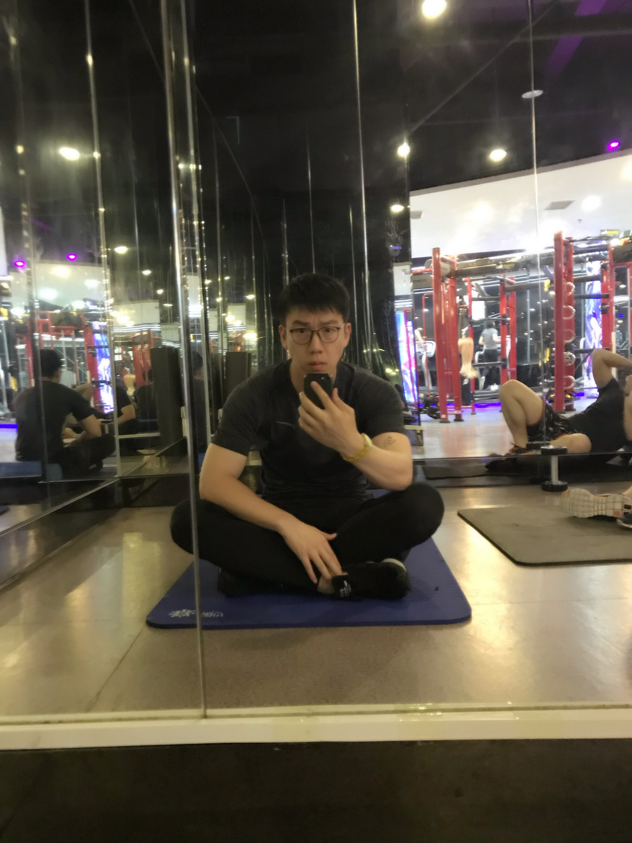 关七三