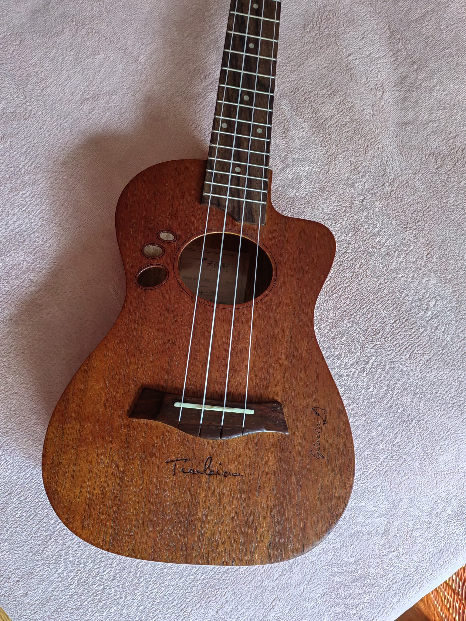 闲置尤克里里转让。