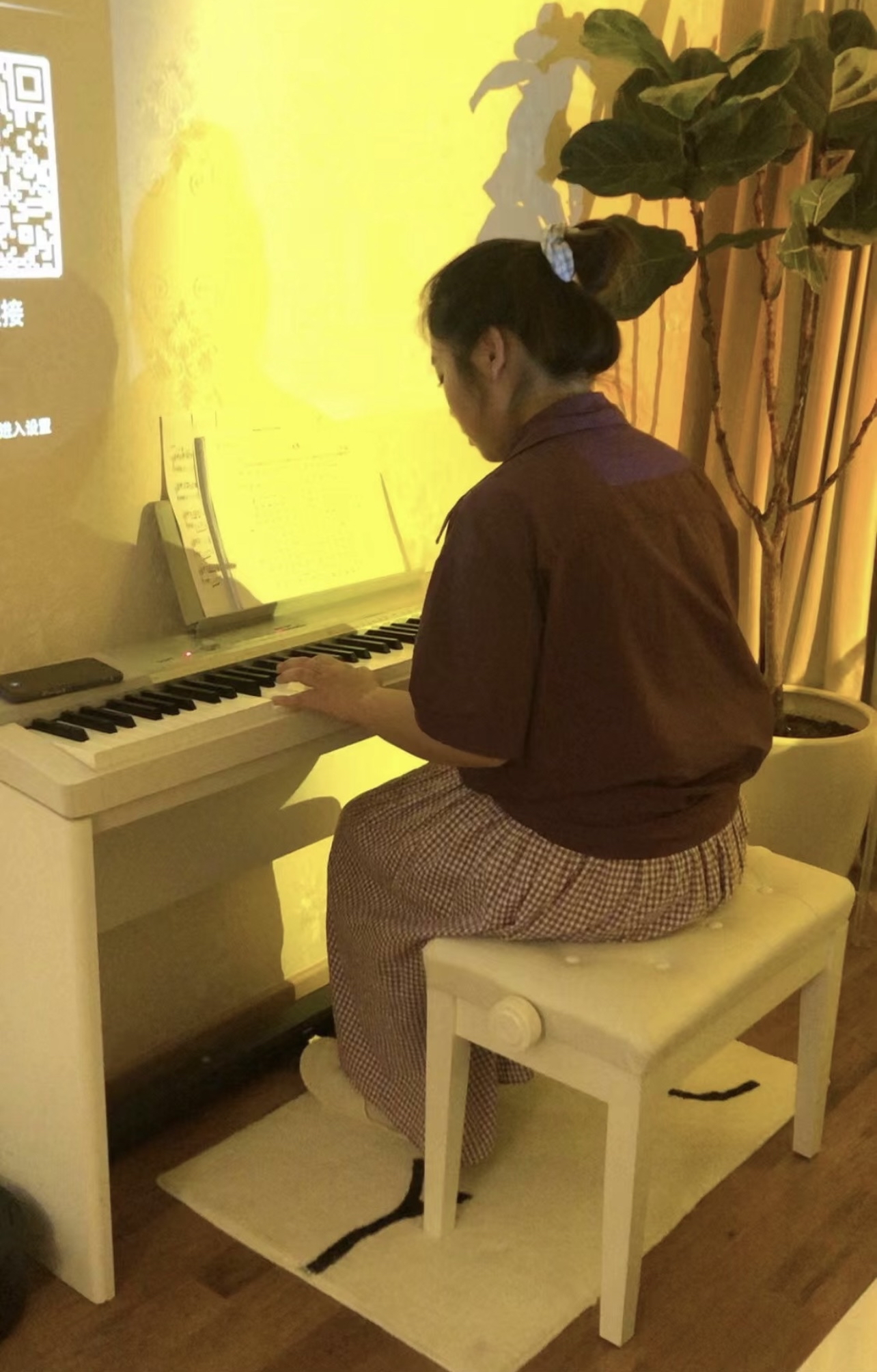 美女的琴弹的优雅，小李同学的菜也是绝了🫕_0