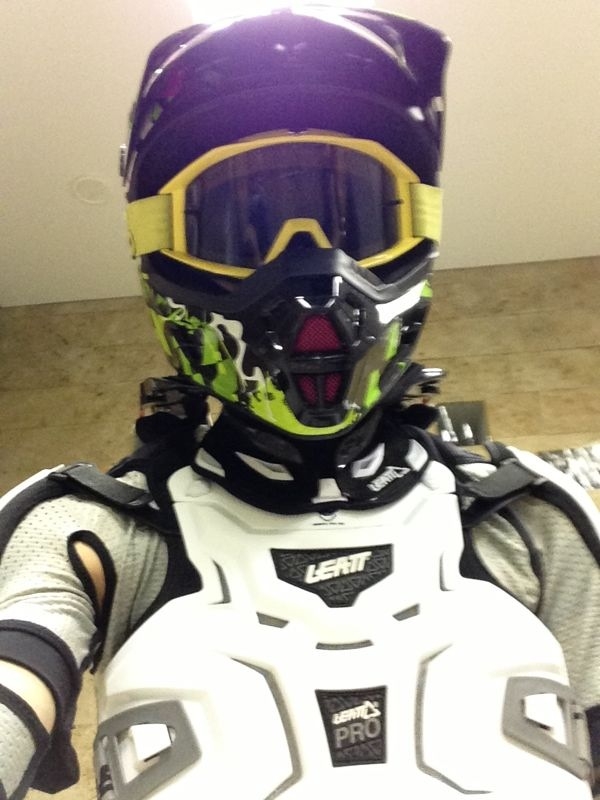 Helmet, body armor set
