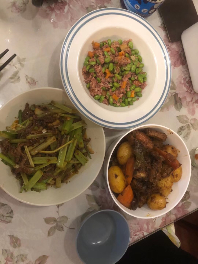 你介意有个给你做饭，给你拍照的室友吗？_0