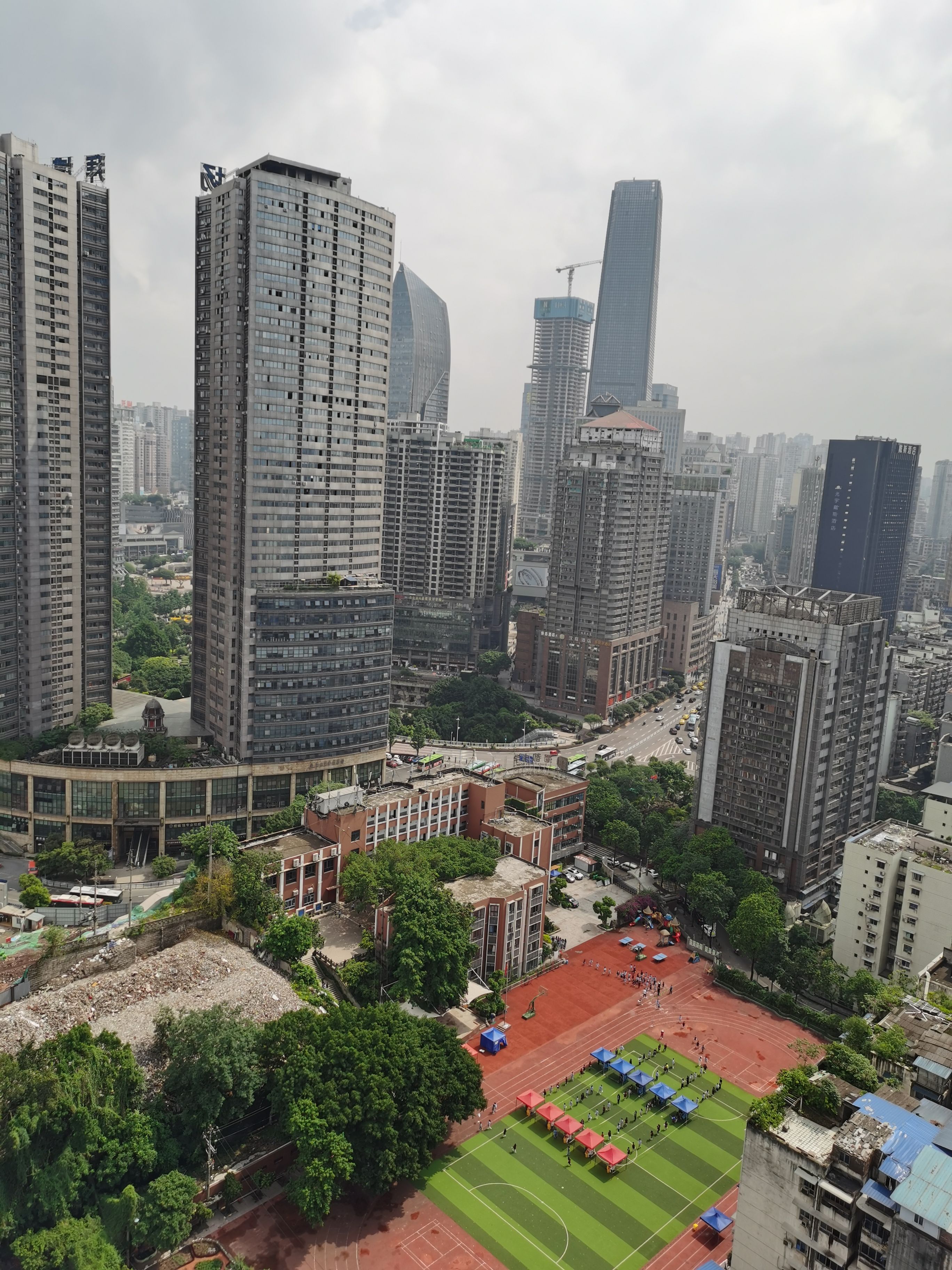 半生浮华落双肩