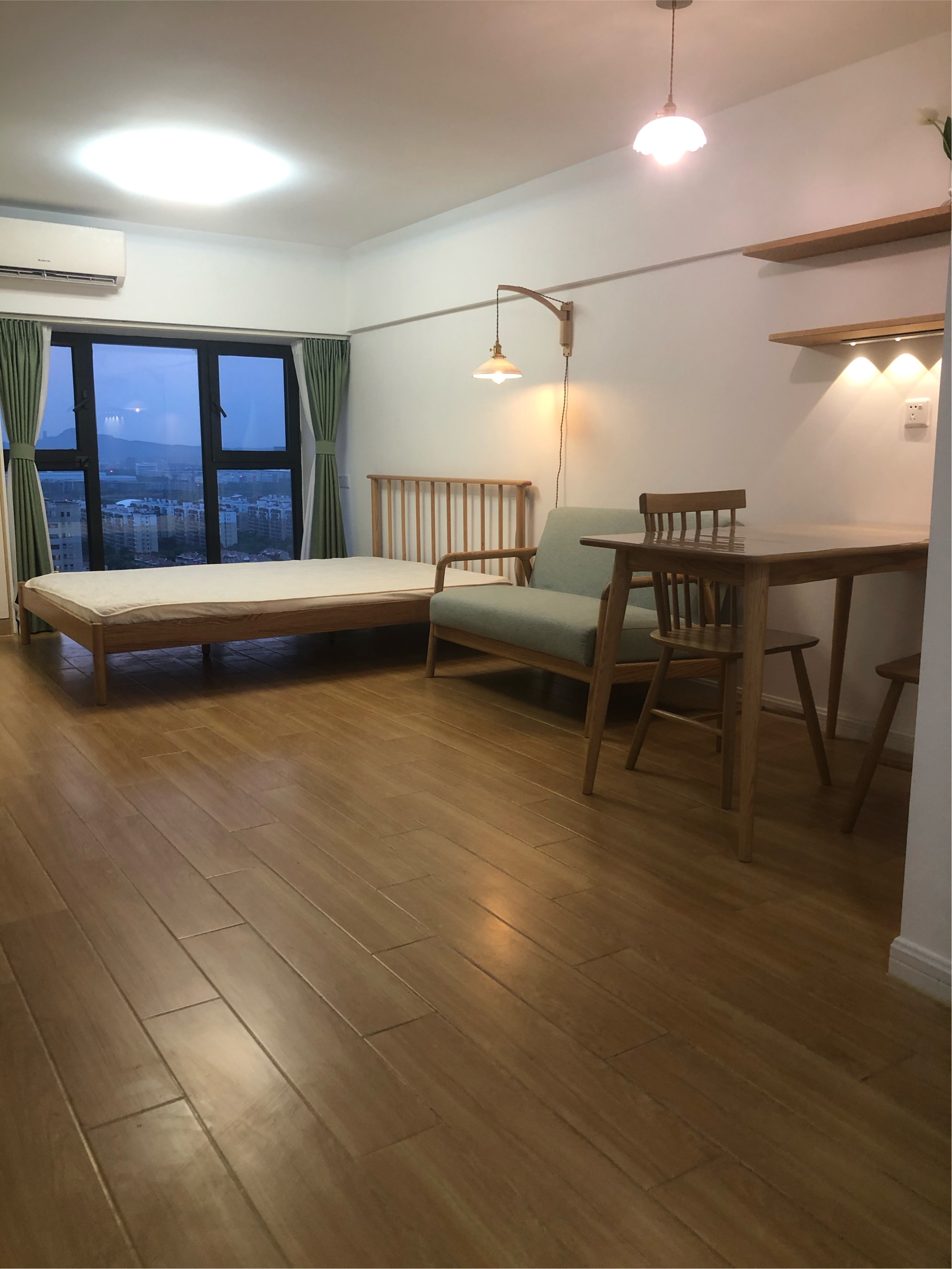 Nanjing-Jiangning-Cozy Home,Clean&Comfy,No Gender Limit,Hustle & Bustle,“Friends”,Chilled,LGBTQ Friendly,Pet Friendly