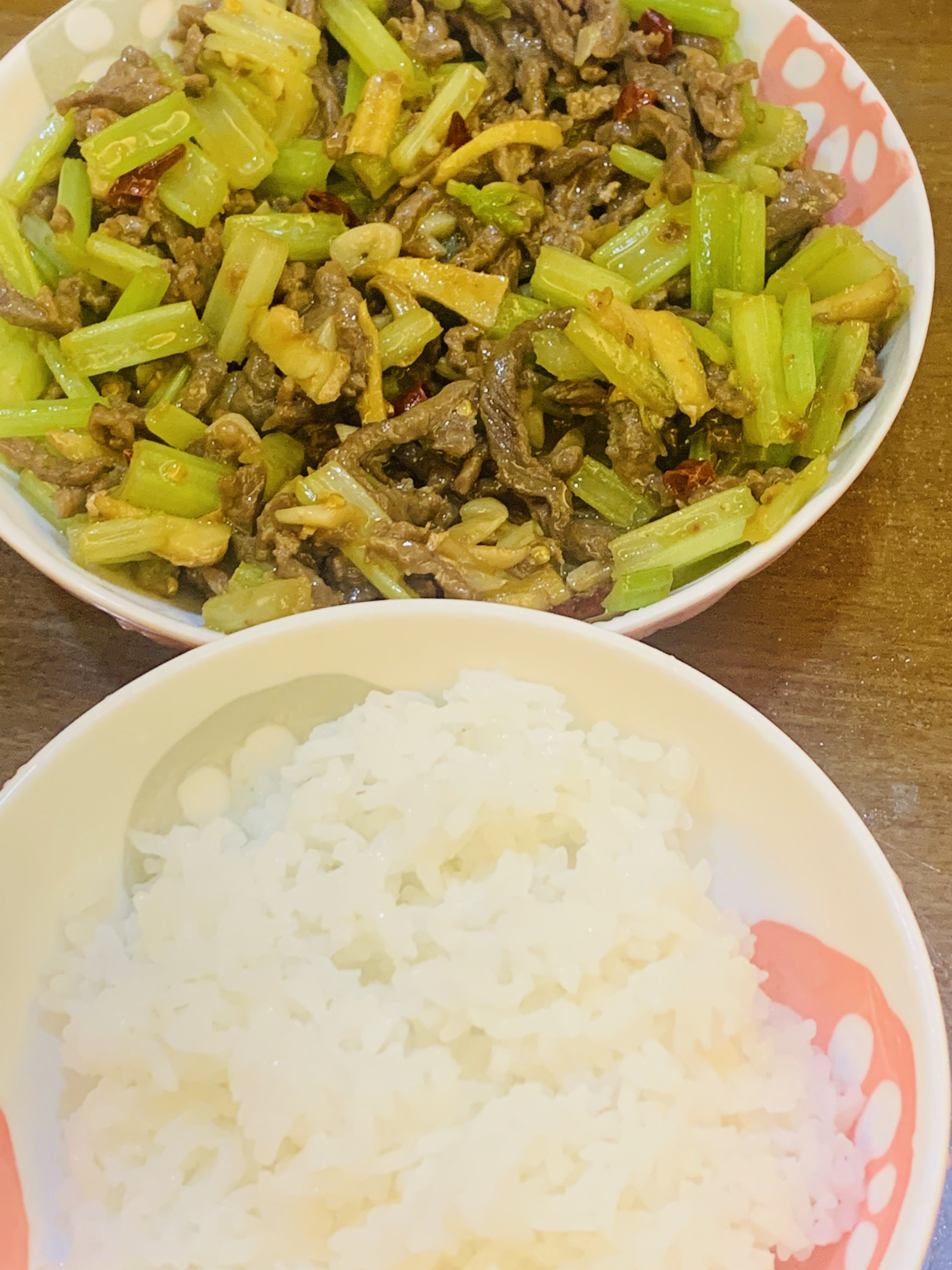 小炒黄牛肉太下饭了
妥妥干饭人