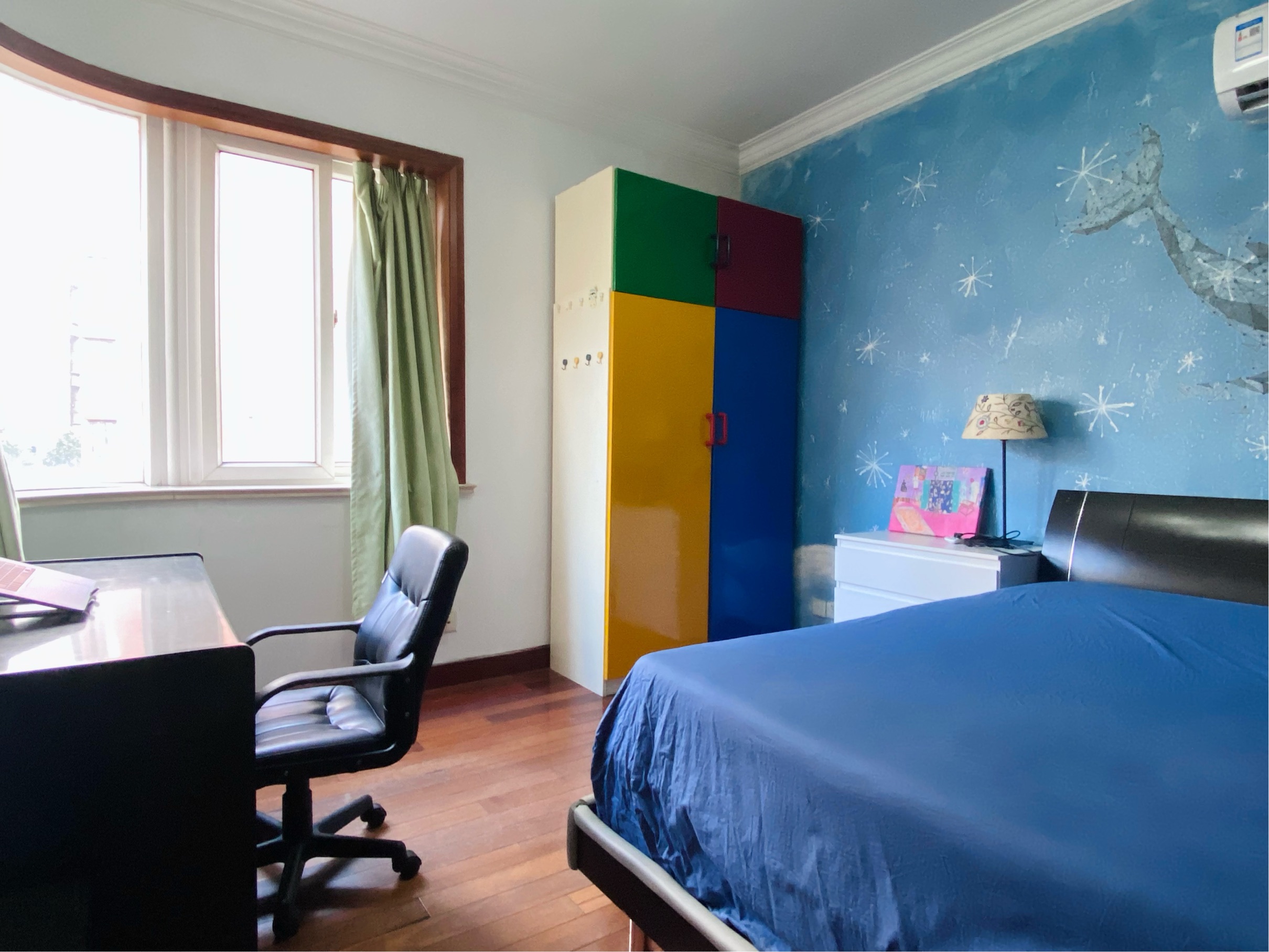 Shanghai-Jing‘An-上海,沪漂,00后,Pet Friendly,LGBTQ Friendly,Cozy Home,Clean&Comfy,No Gender Limit,Hustle & Bustle,“Friends”,Chilled