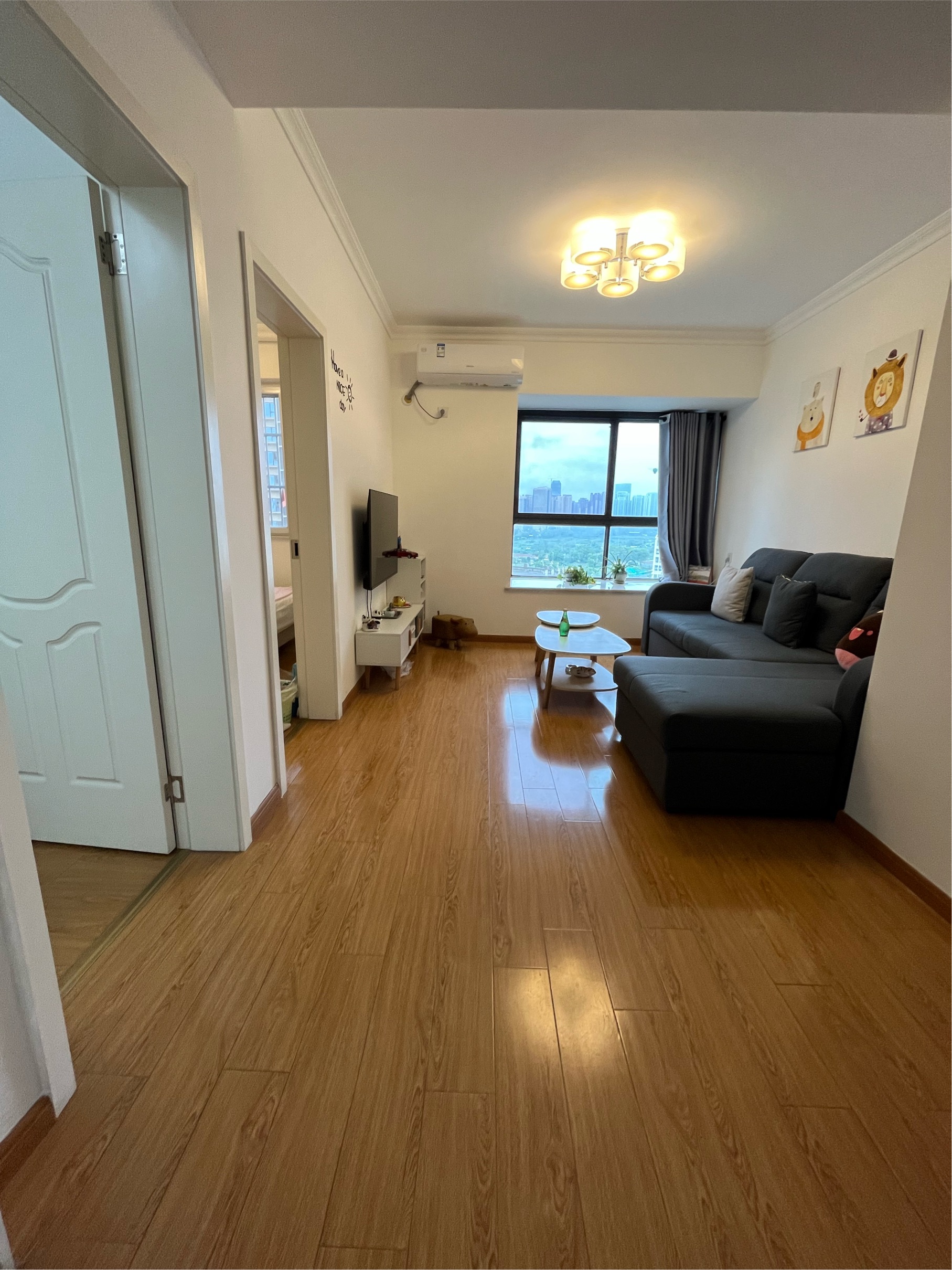 Cozy Home-Clean&Comfy-No Gender Limit-Hustle & Bustle-“Friends”-Chilled-LGBTQ Friendly
