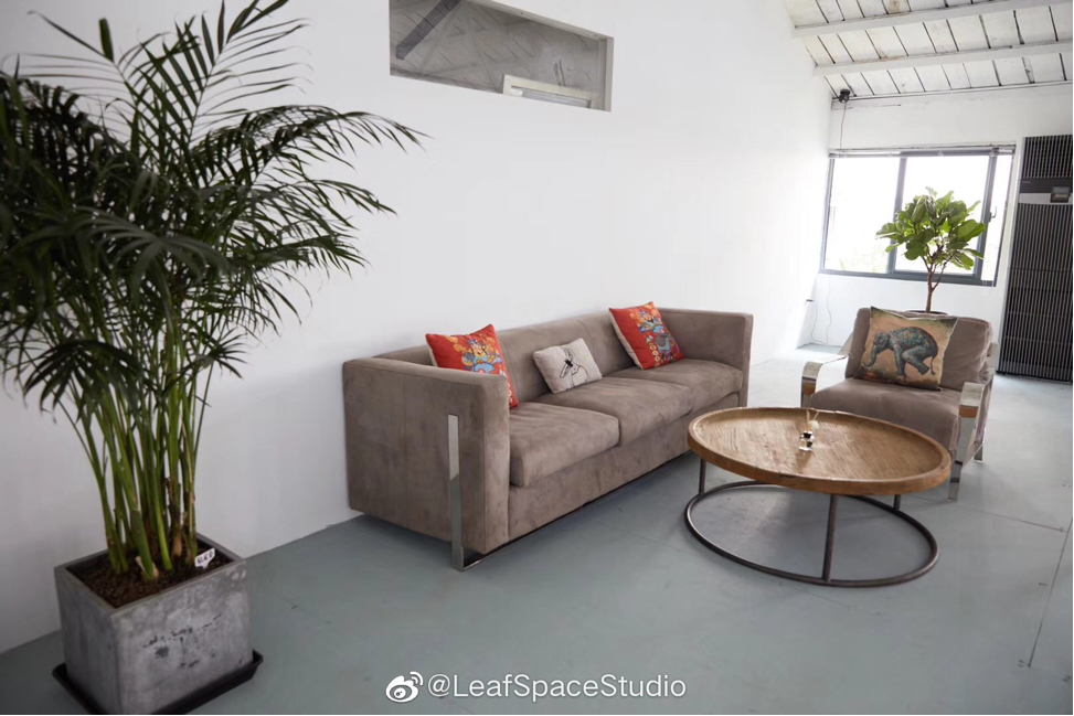 三人位真皮沙发，茶桌，单人位真皮沙发