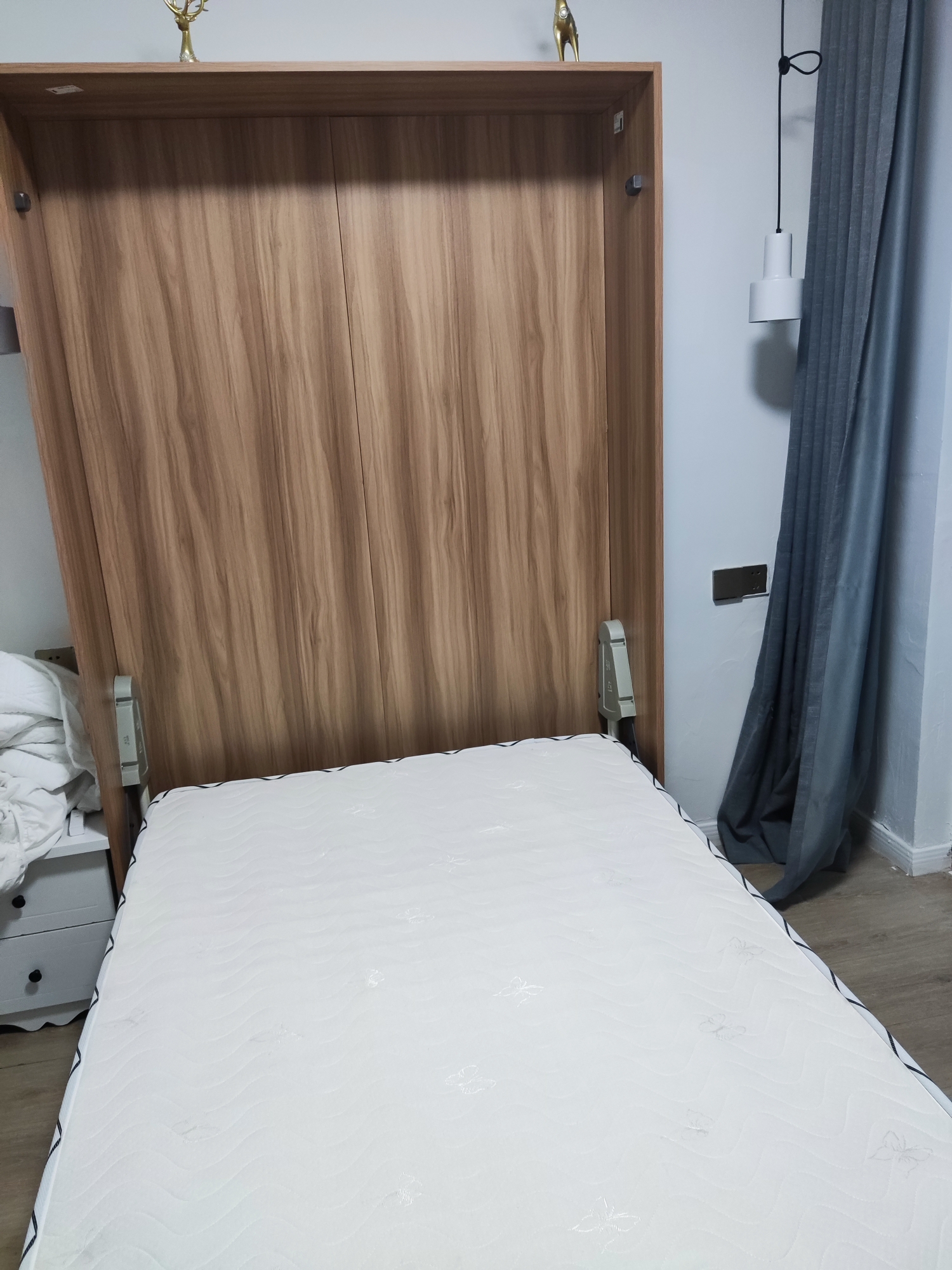 初点品牌，胡桃木色隐形床➕床垫➕床璧