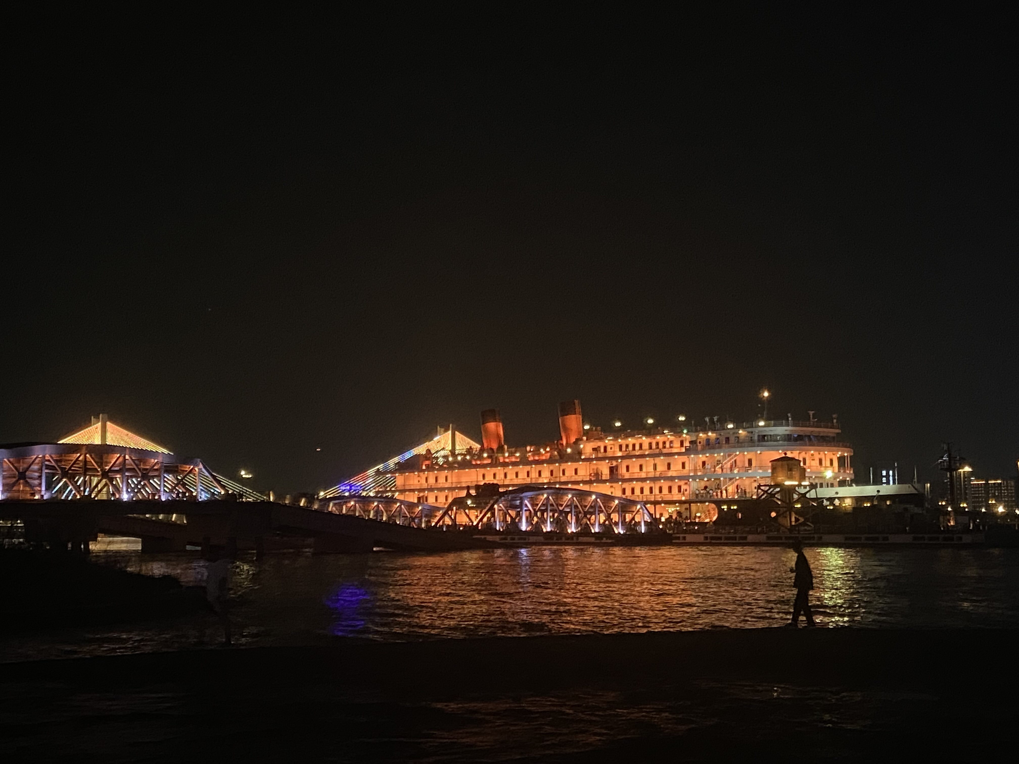 你好，江边渔火 完美室友 