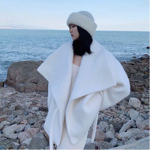白色大衣超级保暖