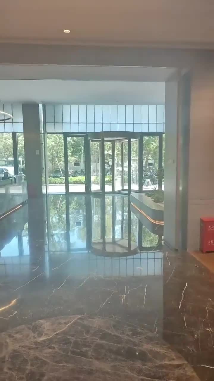 外面太热了