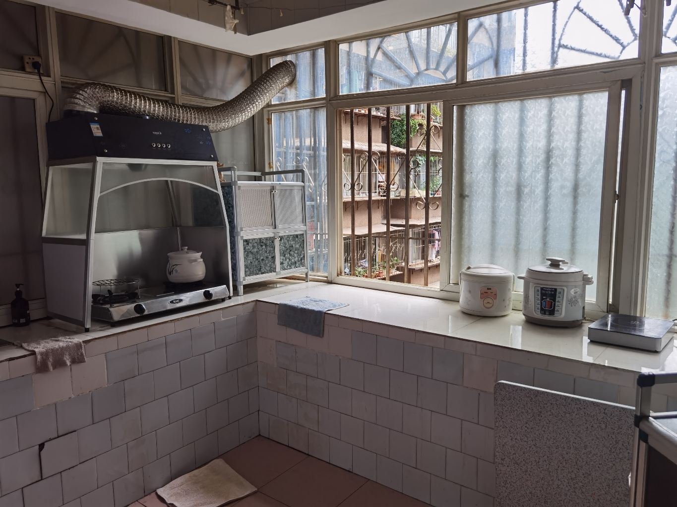 Cozy Home-Hustle & Bustle