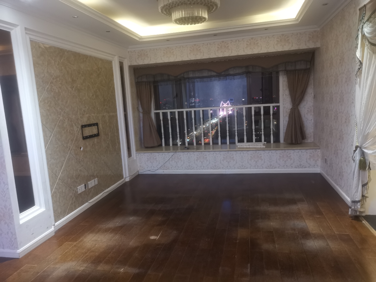 招 长的好看，性格好，爱干净，不乱带人回