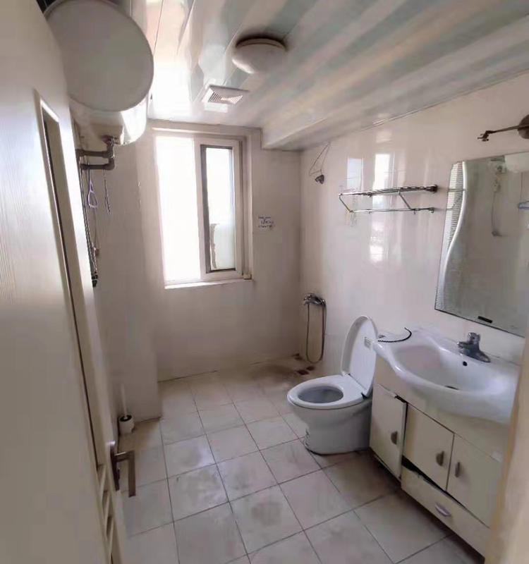Beijing-Chaoyang-Own bathroom,Close to UIBE,Private bathroom,Shared Apartment,Replacement,Seeking Flatmate,LGBTQ Friendly,Long & Short Term
