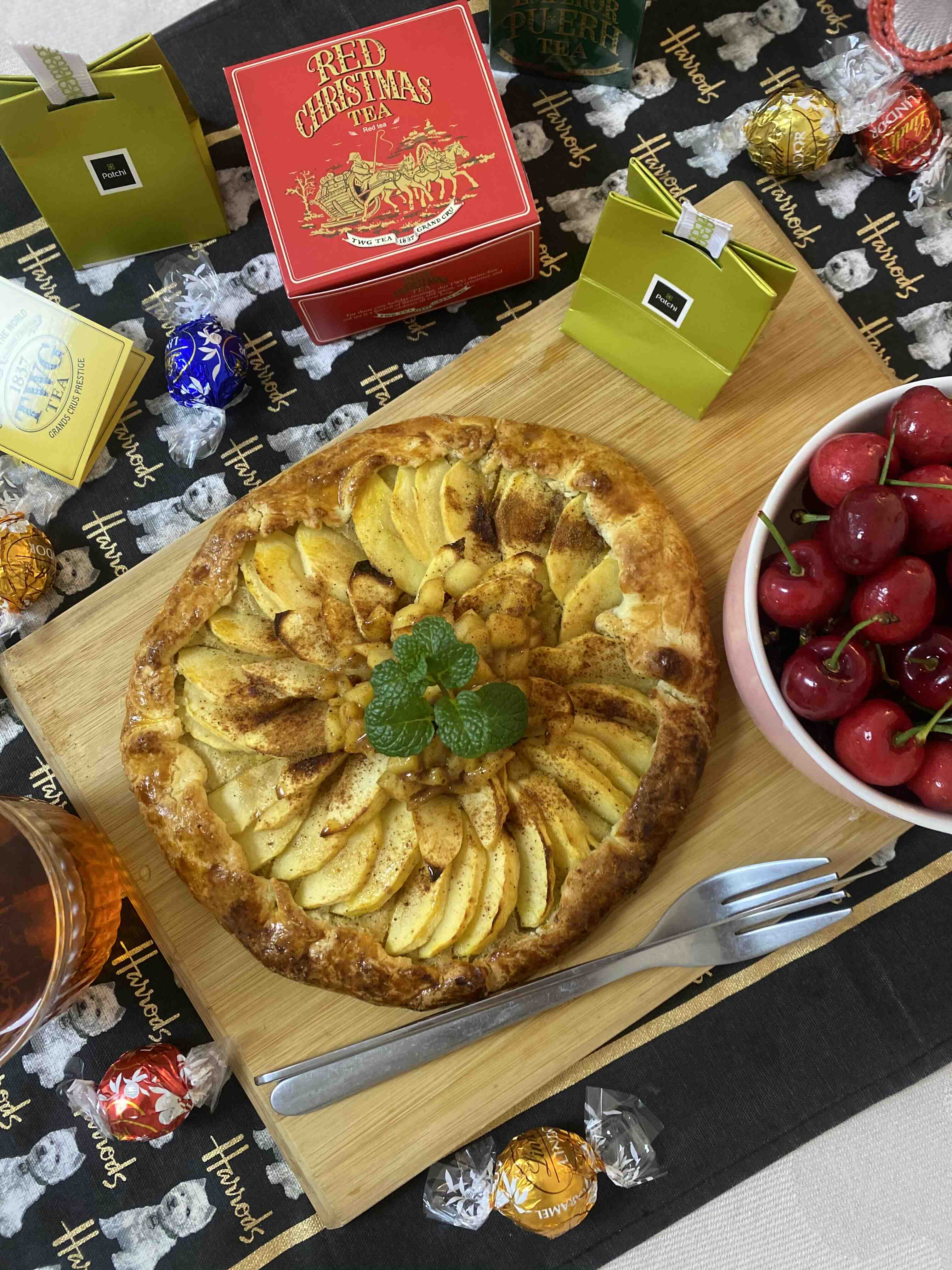 Handmade Apple Pie wth Red Christmas Tea_1