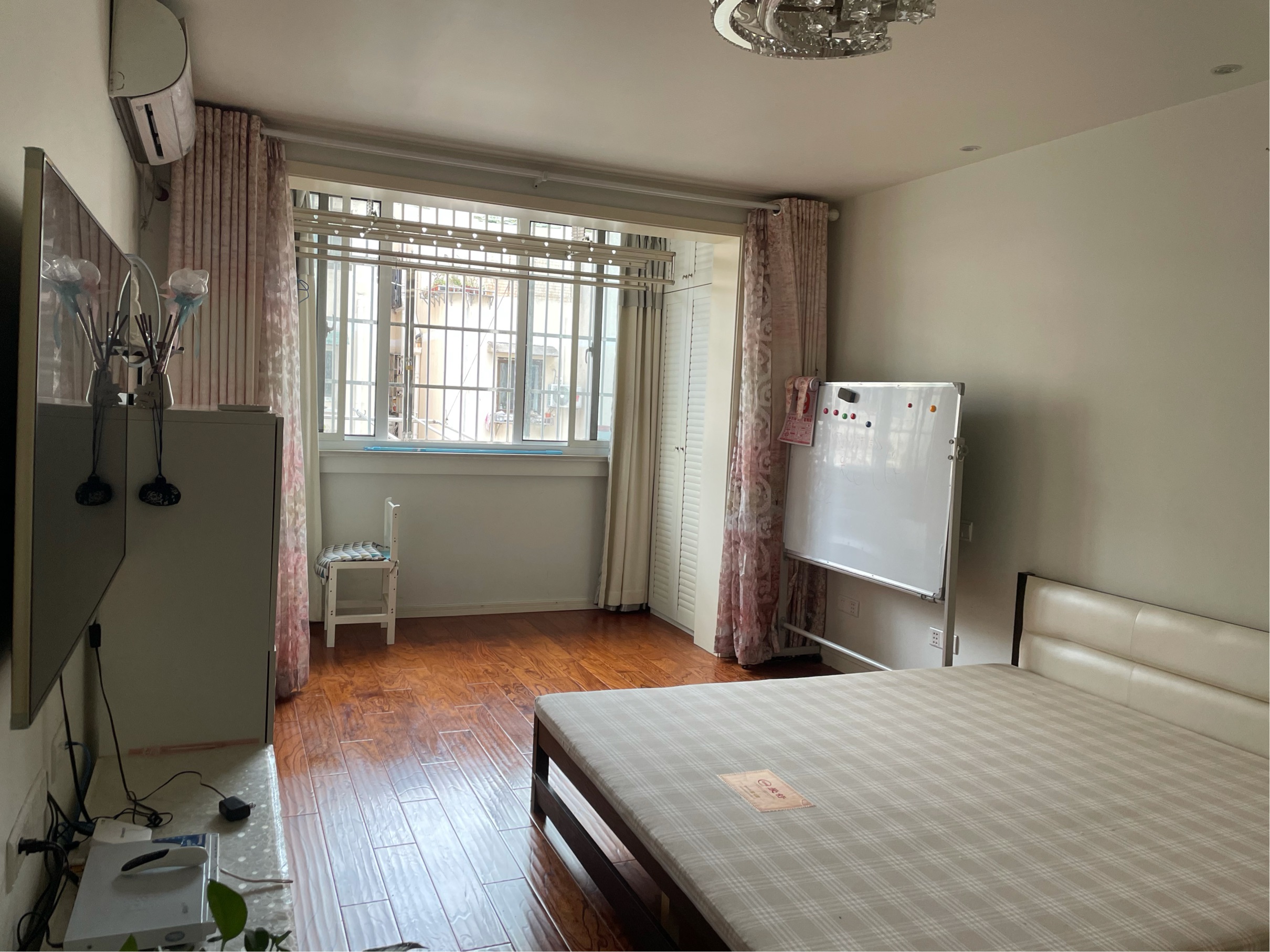 Shanghai-Jing‘An-260RMB/Night,Cozy Home,Clean&Comfy,Hustle & Bustle,“Friends”,Chilled,LGBTQ Friendly,Pet Friendly