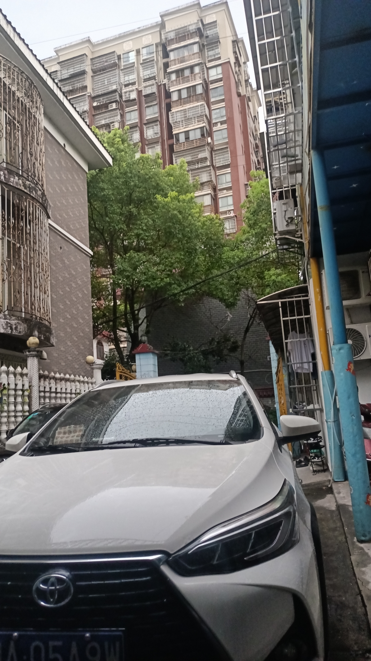 下点小雨都凉爽了，能否大一点，热得难受 