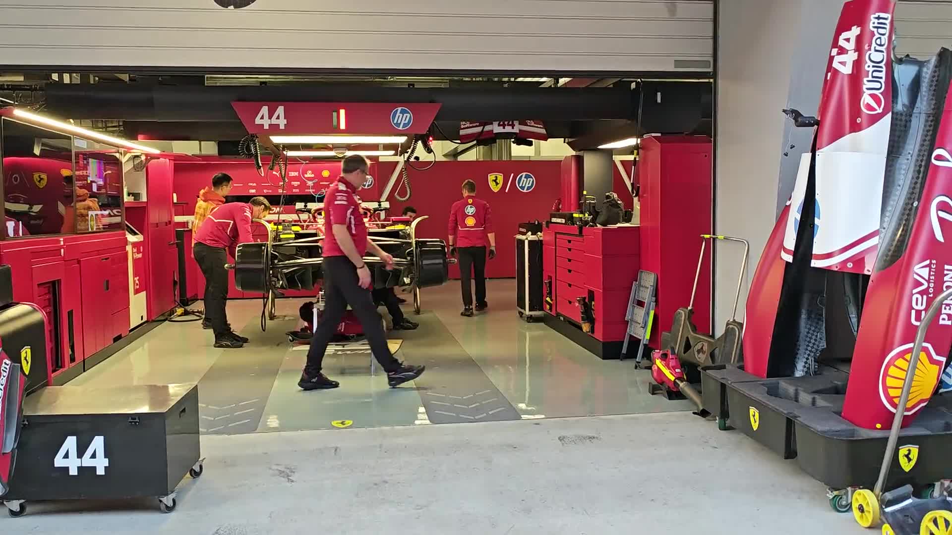 红色拖拉机🏎️