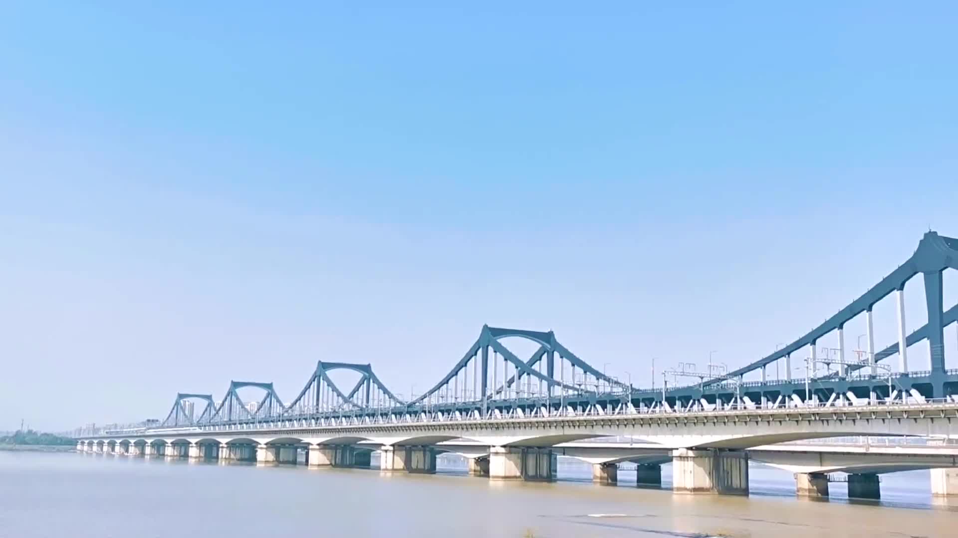 帅的不要不要的ﾍ(=^･ω･^= ）