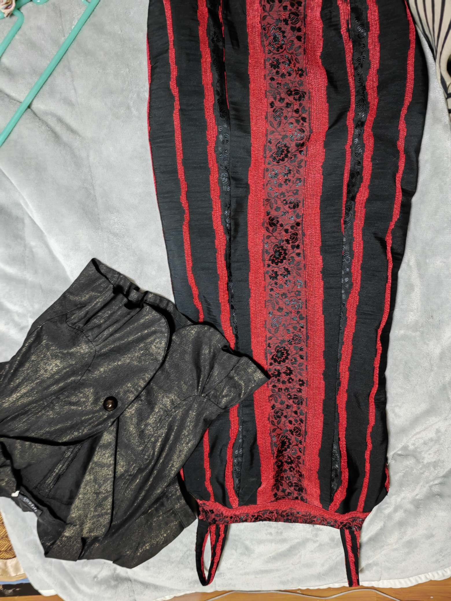 中国风绣花修身吊带连衣裙_2