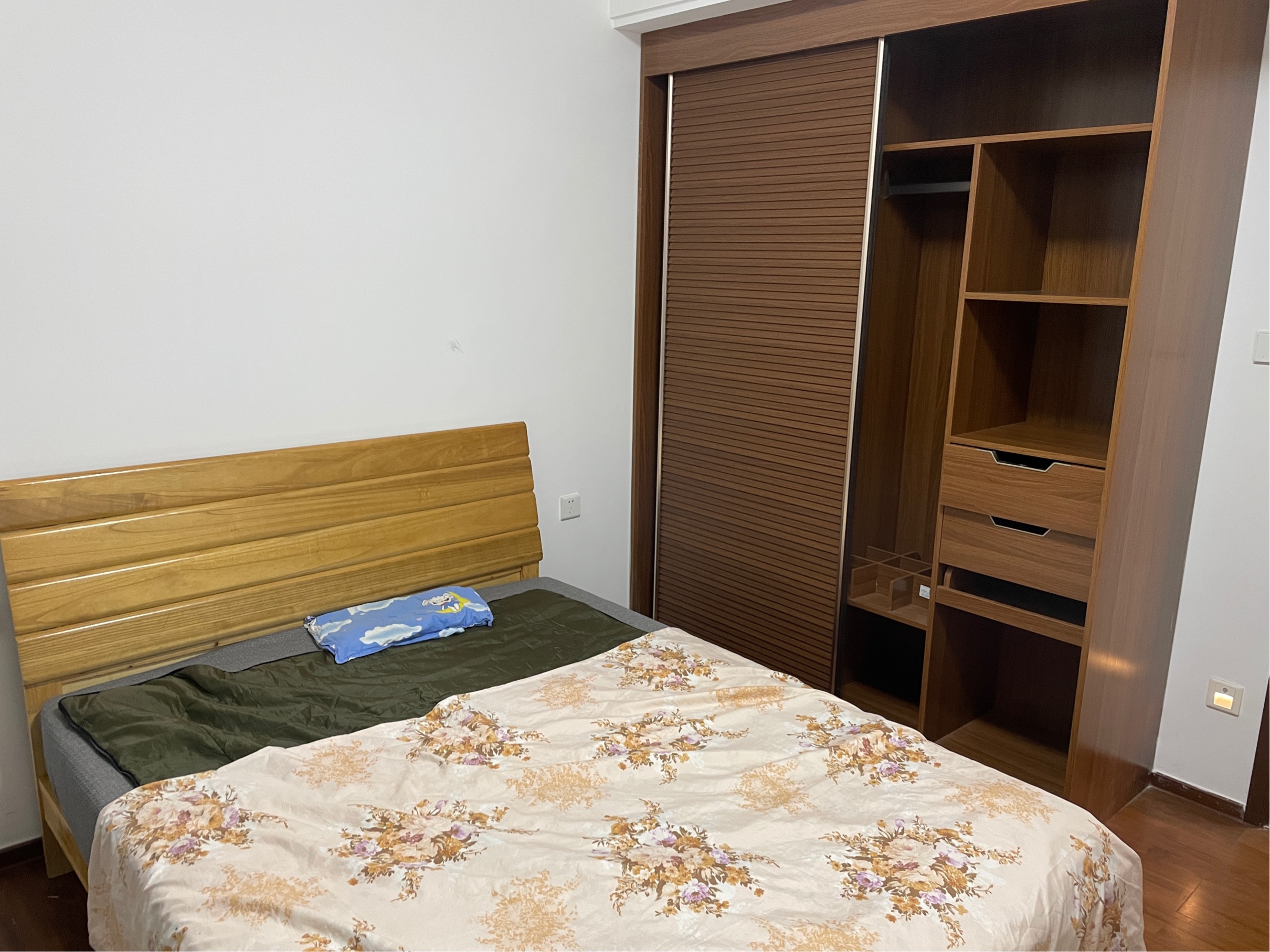 Guangzhou-Nansha-Cozy Home,Clean&Comfy,No Gender Limit,Hustle & Bustle,“Friends”,Chilled,LGBTQ Friendly