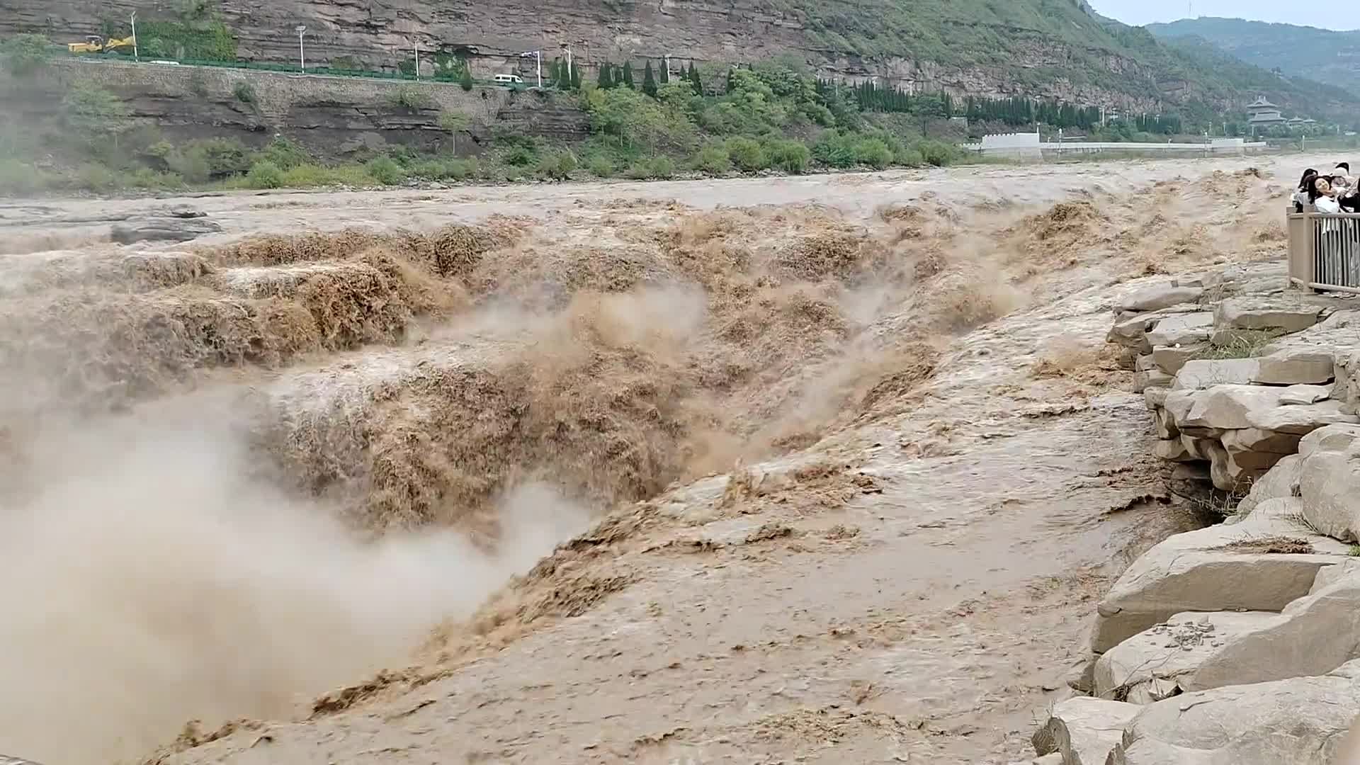 壮美的壶口瀑布 在线蹲室友 