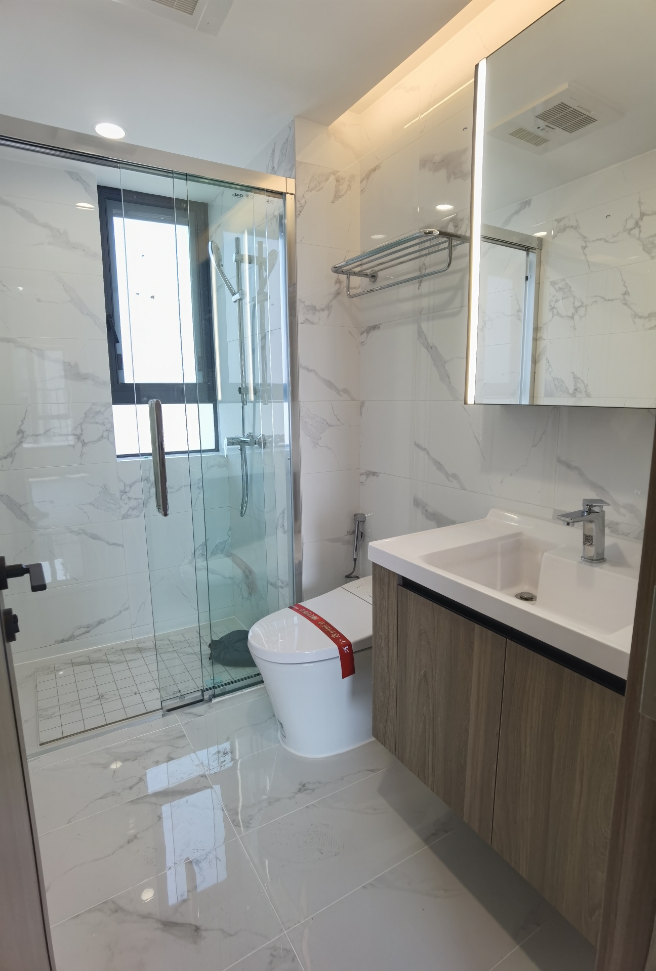 Songshanhu 东莞市大岭山镇石大路大岭山段628号松湖碧桂园，27栋，2702