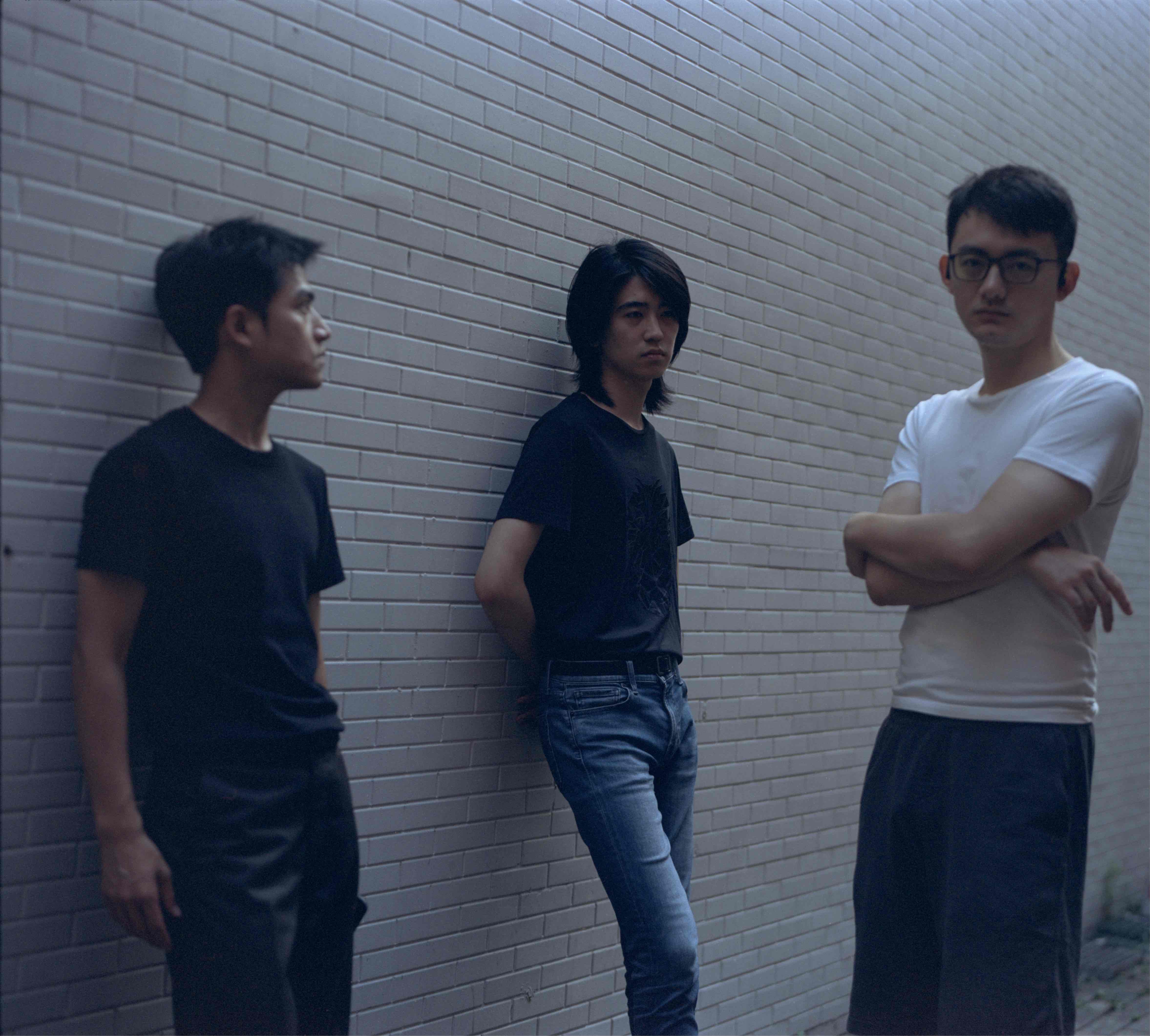 给一个朋友还有他的另外两个朋友拍摄的照片_3