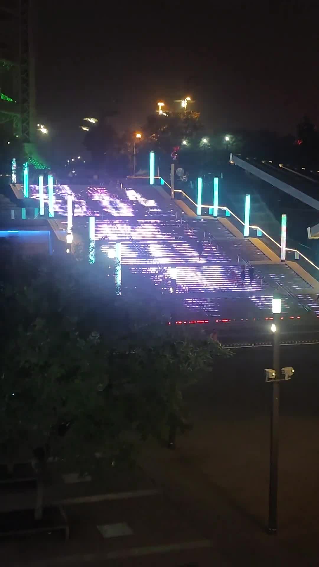 出来遛个弯 真好看