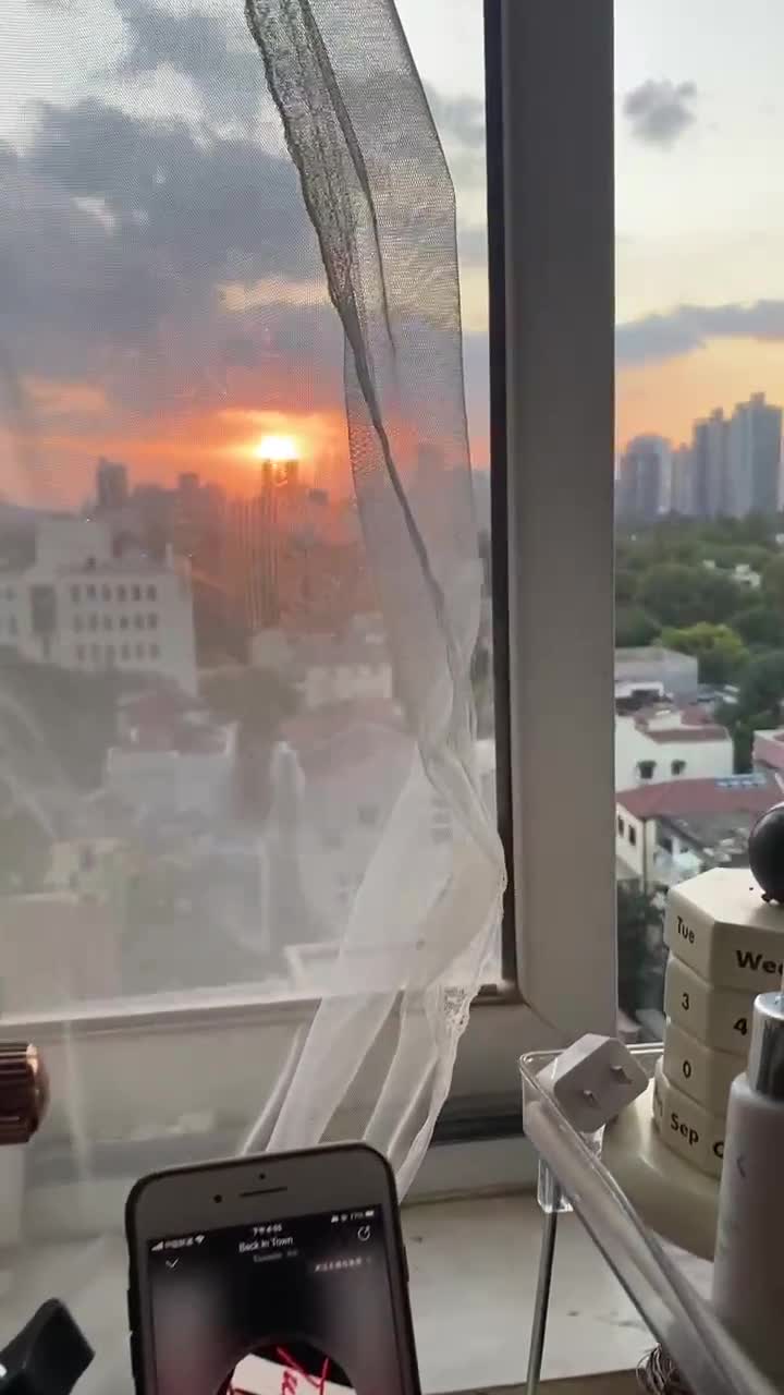每日在出租屋看👀日落看的好爱❤️
