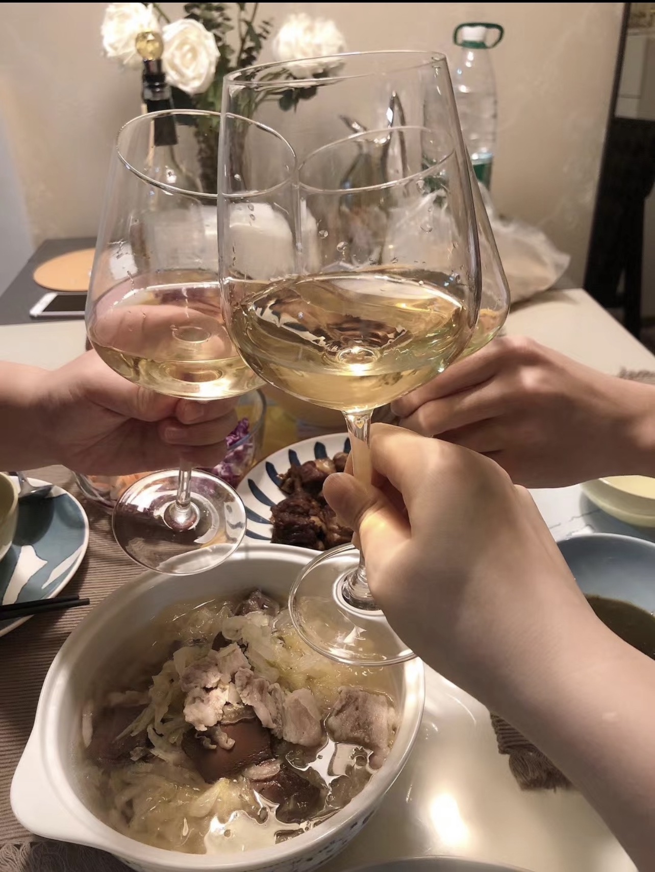 美女的琴弹的优雅，小李同学的菜也是绝了🫕