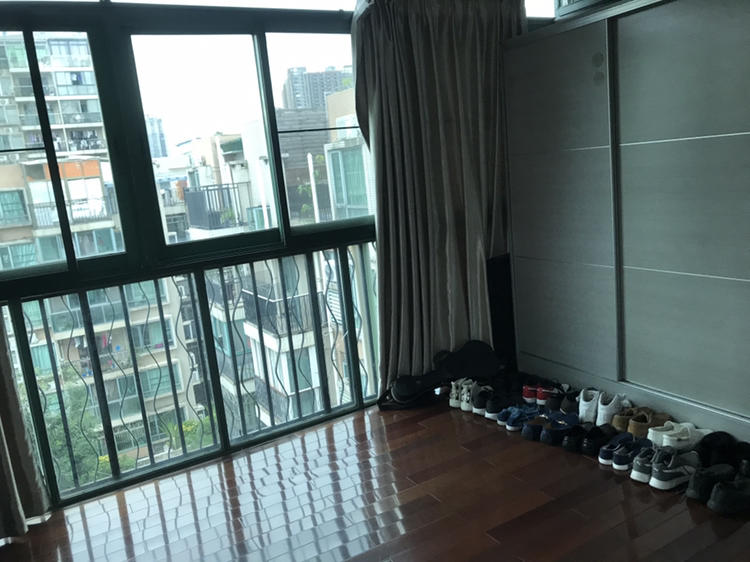 Shenzhen-Longhua-🏠,Big balcony ,Natural light ,Luminoso,Big apartment ,Long & Short Term,Sublet,LGBTQ Friendly,Pet Friendly