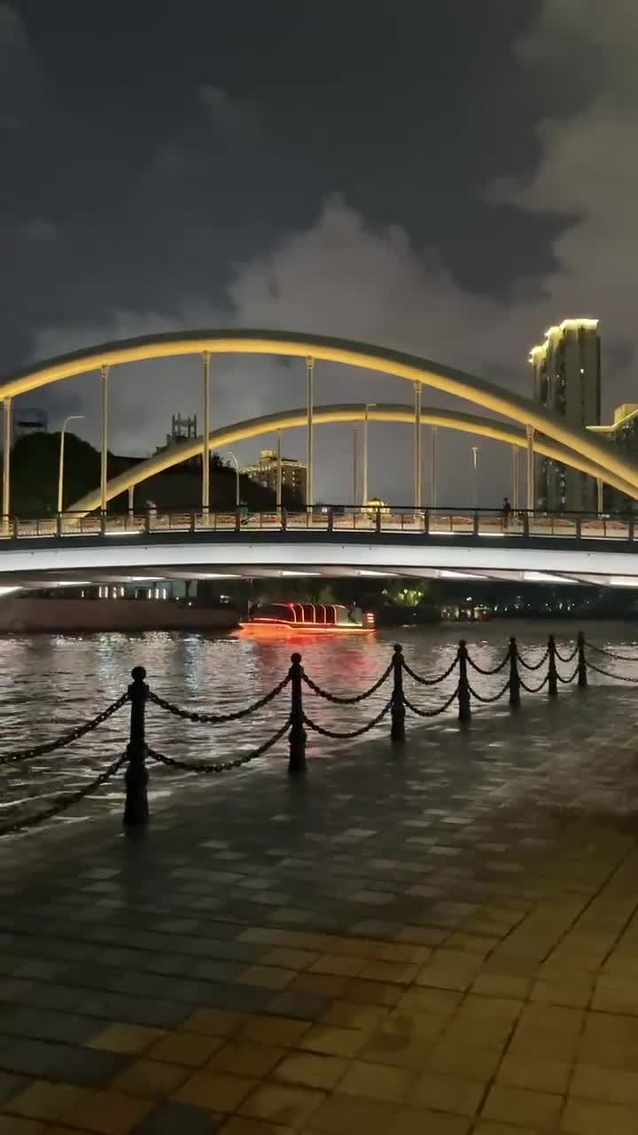 新闸路桥饭后散步