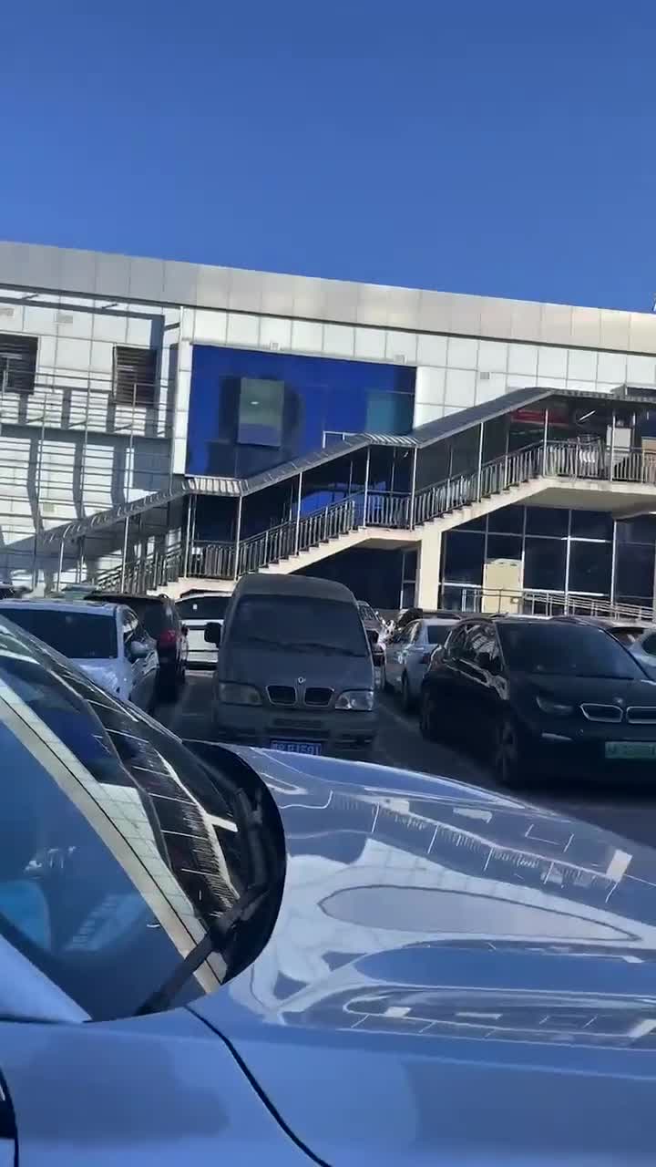 一号土桥地铁站全女生