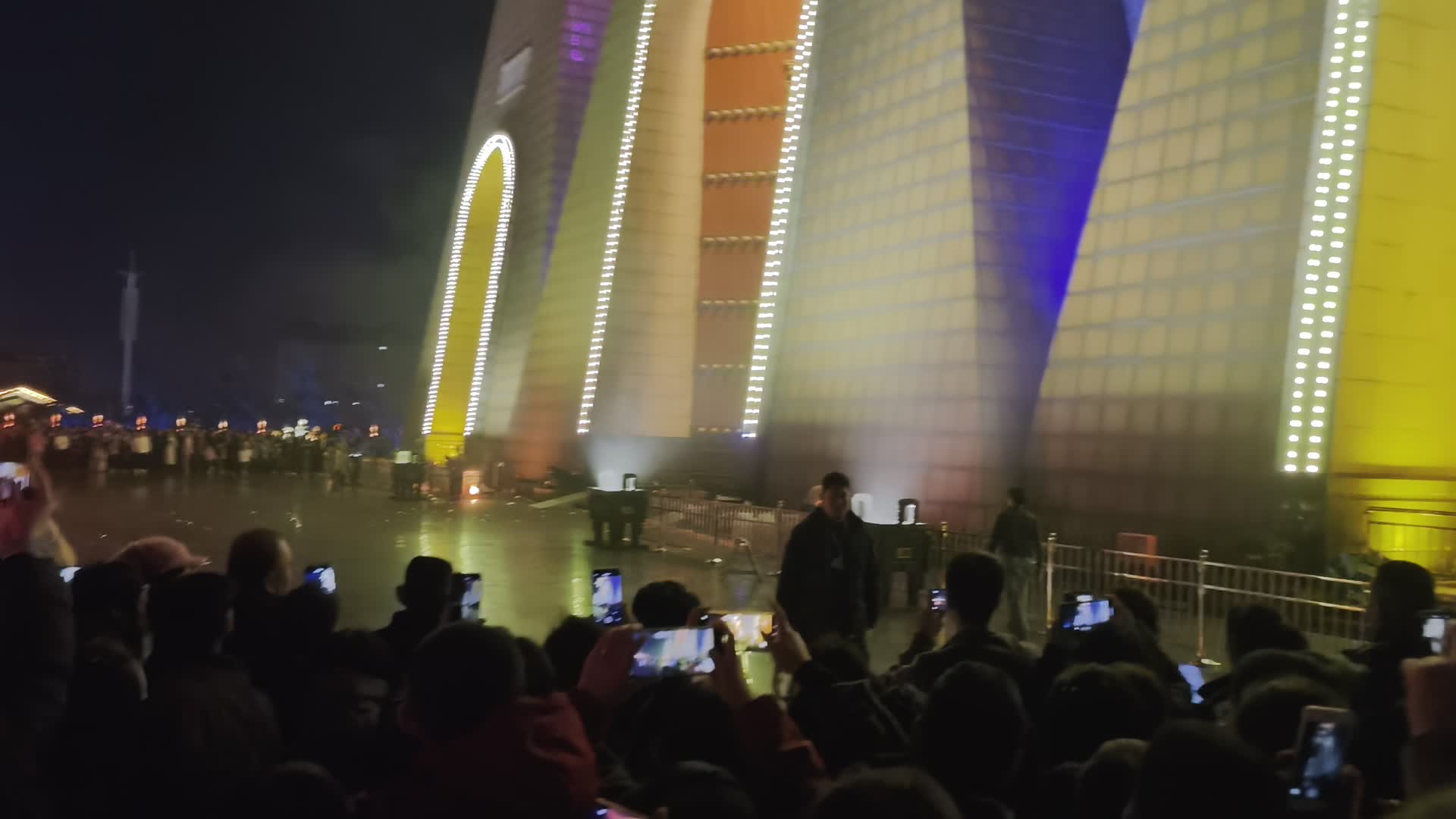 中华第一门华门～打铁花表演