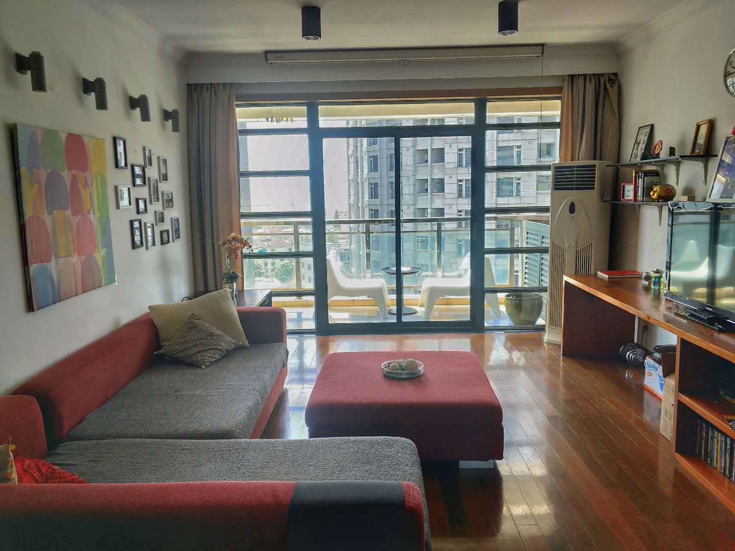 Shanghai-Xuhui-漕宝路,徐家汇,Pet Friendly,LGBTQ Friendly,Cozy Home,Clean&Comfy,No Gender Limit,Hustle & Bustle,“Friends”,Chilled