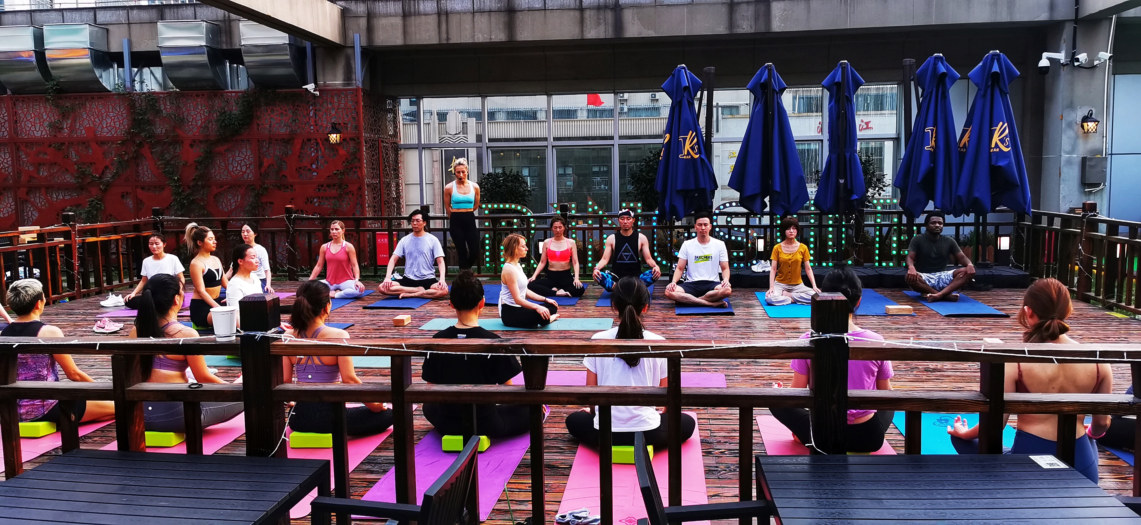 Sunday Yoga & Brunch Terrace Party 周日瑜伽&早午餐静安露台社交派对_2
