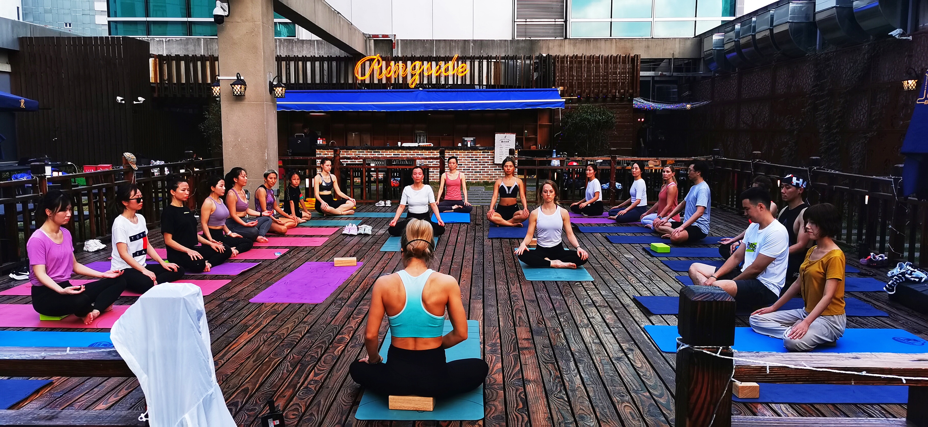 Sunday Yoga & Brunch Terrace Party 周日瑜伽&早午餐静安露台社交派对_3