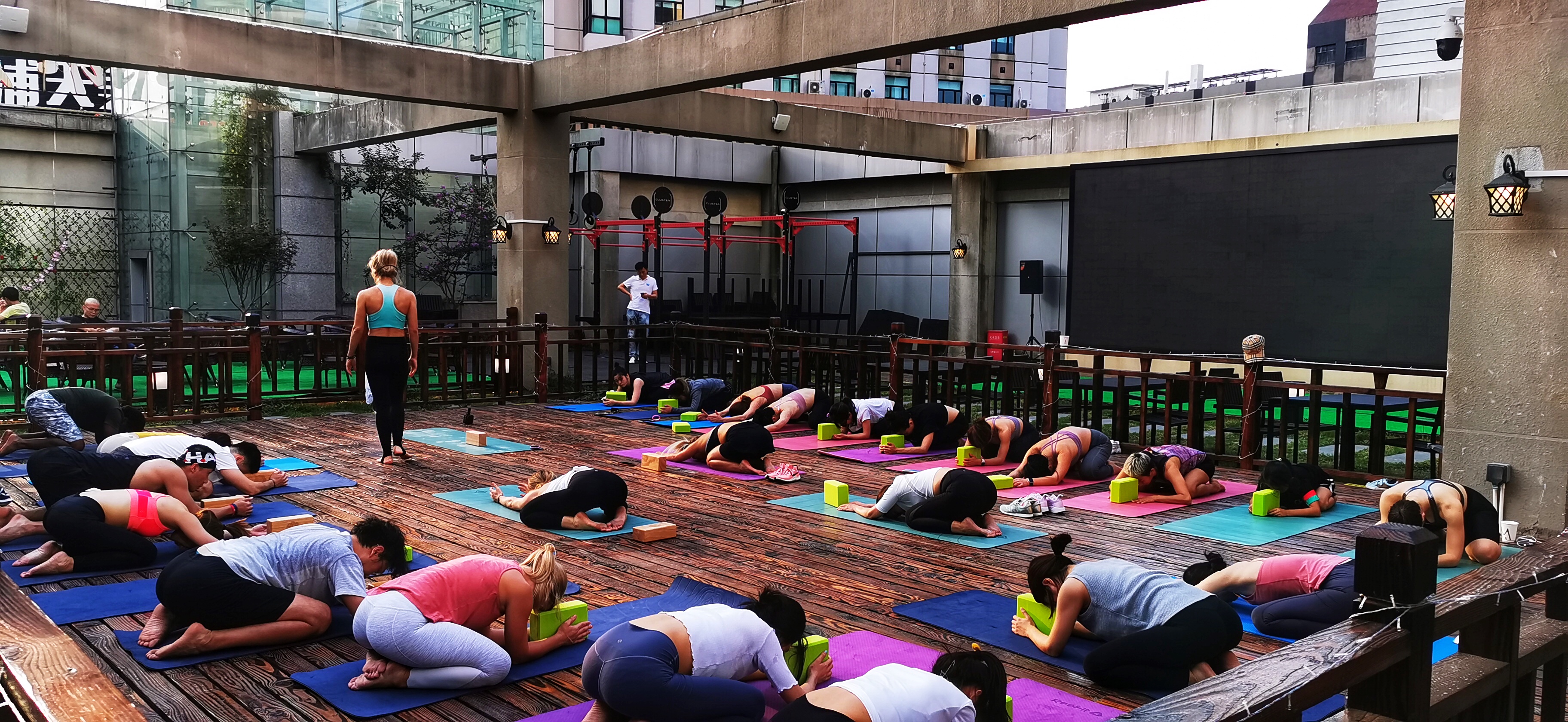 Sunday Yoga & Brunch Terrace Party 周日瑜伽&早午餐静安露台社交派对_4