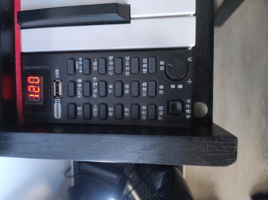 E-Piano in great condition 状况良好的电子钢琴_2