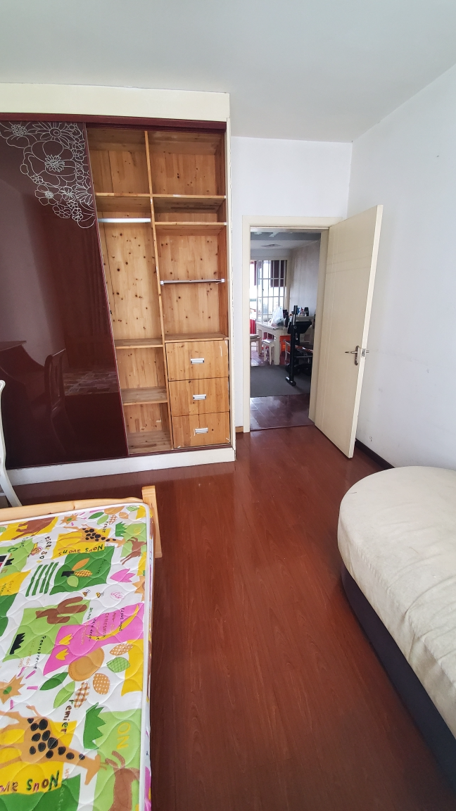 Shanghai-Songjiang-Long Term,Seeking Flatmate,Shared Apartment