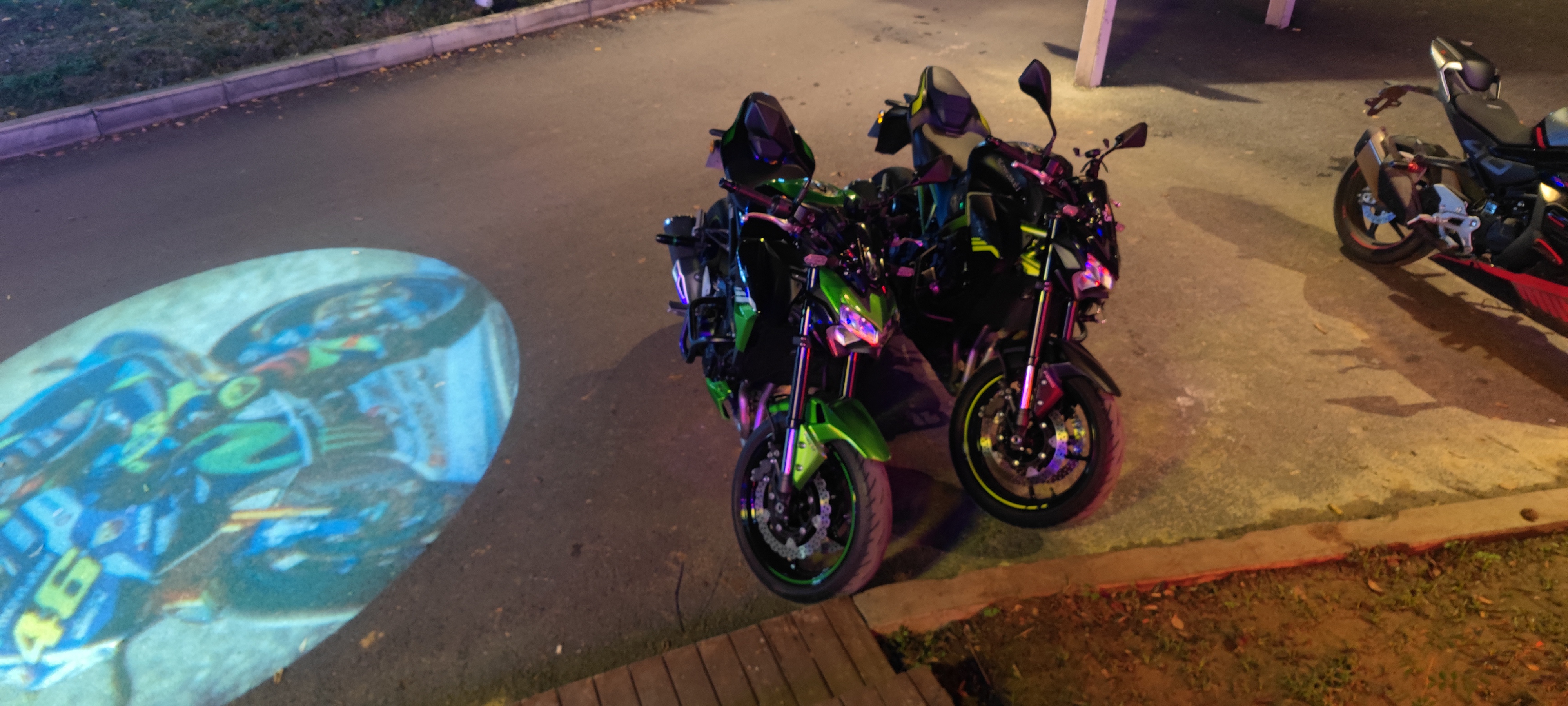 南京百家湖找合租
蹲个室友最好是摩友，我_3