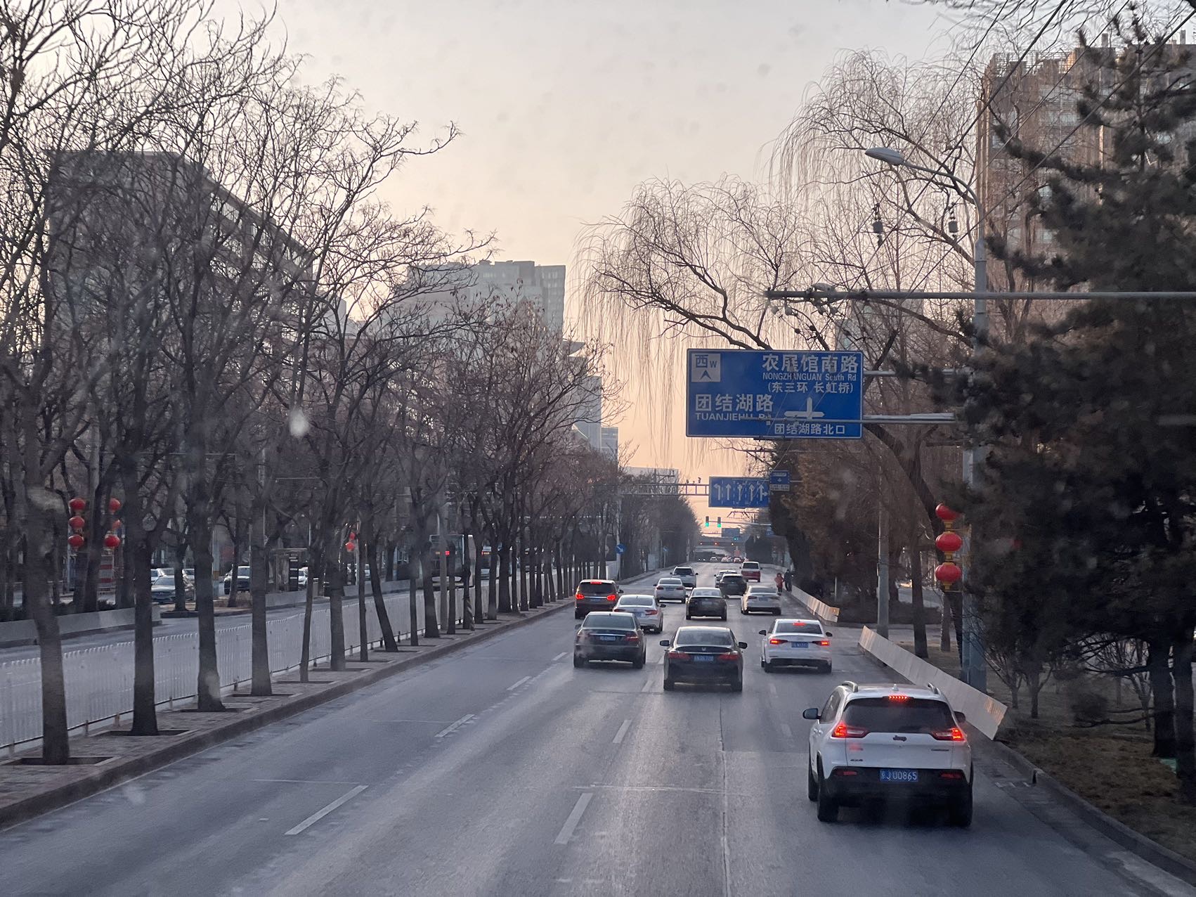 大明湖畔夏雨何女士