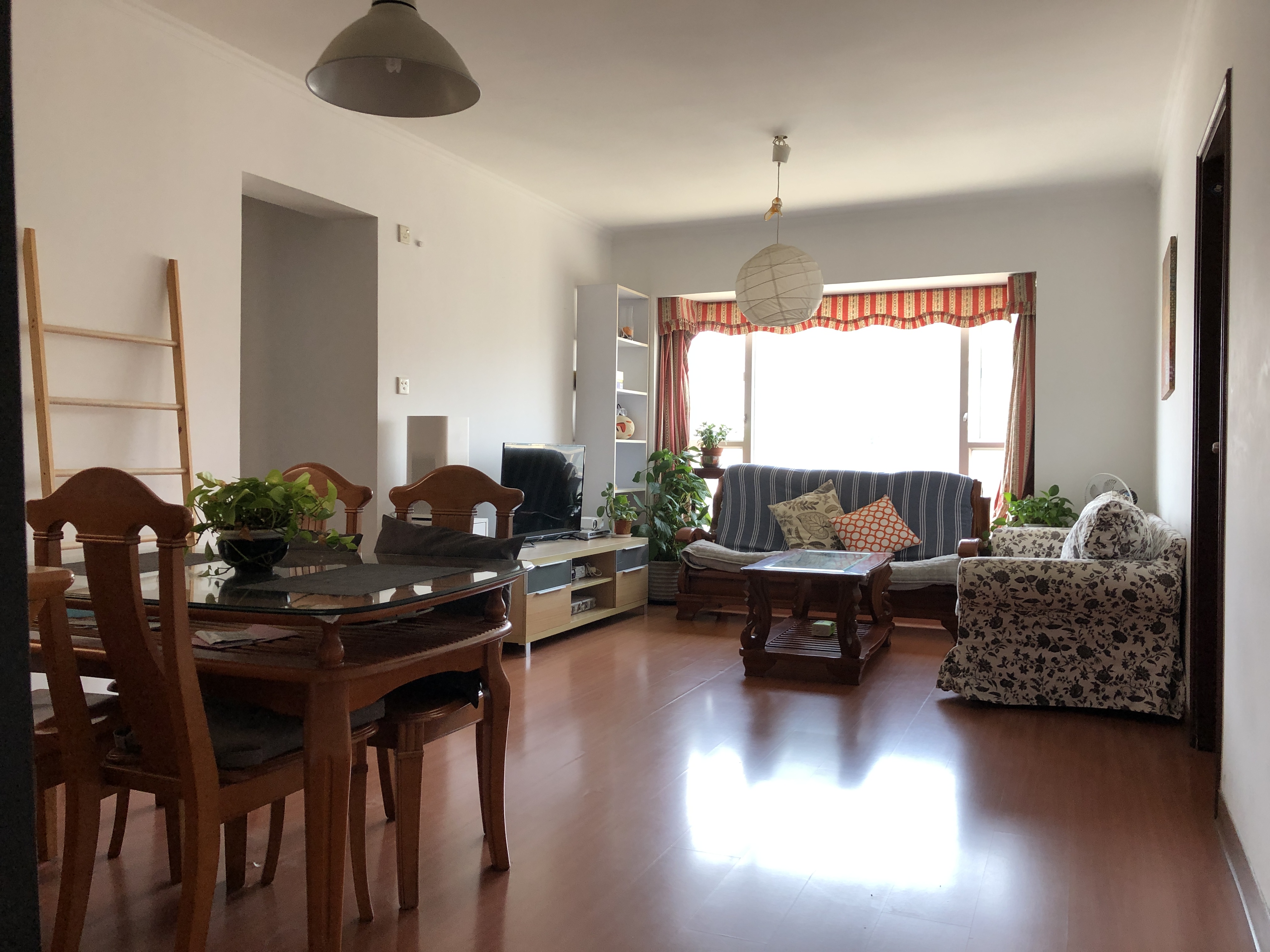 Shanghai-Hongkou-2 rooms,Pet Friendly,LGBTQ Friendly,Cozy Home,Clean&Comfy,No Gender Limit,Hustle & Bustle,“Friends”,Chilled