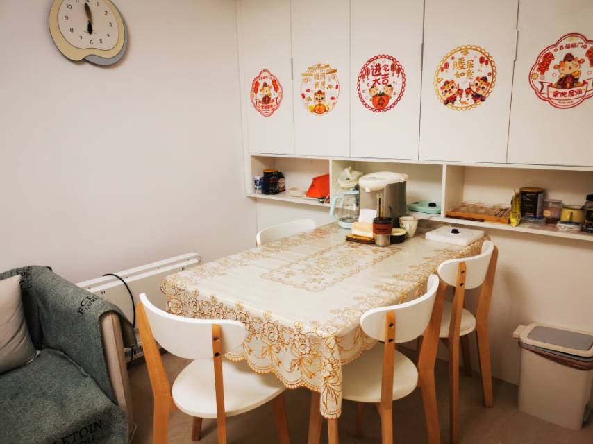 Shanghai-Jing‘An-办居住证🦀🦀,实体墙🚞🚃🚃?,民用水电🦚,网红社区🦁,Pet Friendly,LGBTQ Friendly,Cozy Home,Clean&Comfy,No Gender Limit,Hustle & Bustle,“Friends”,Chilled