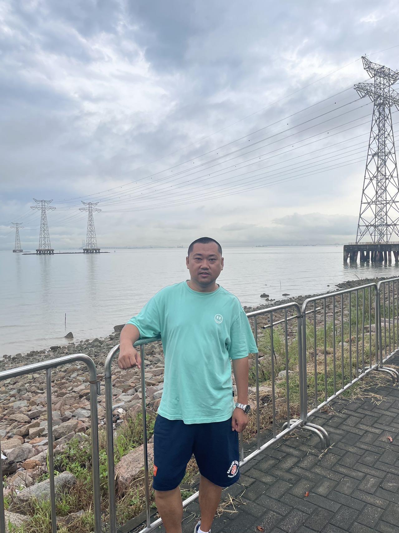 李胖