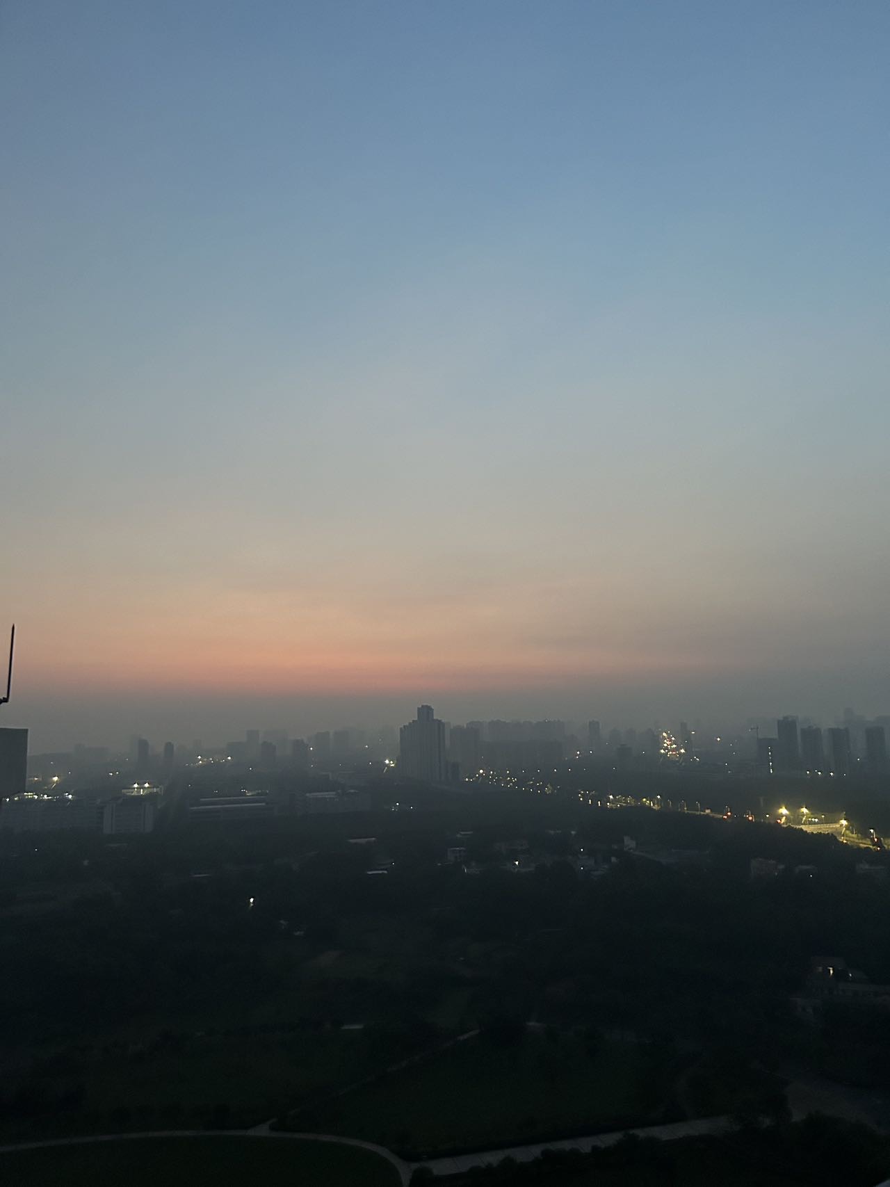 易娟