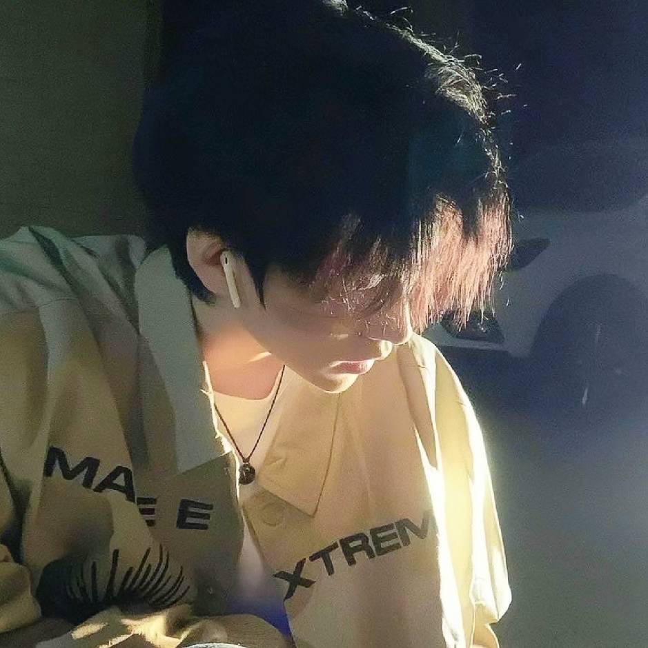 柒月